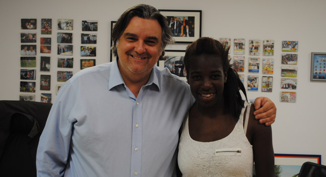 Viviane Asseyi prolonge jusqu&rsquo;en 2015