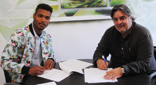 Steve Mounié signe son premier contrat professionnel
